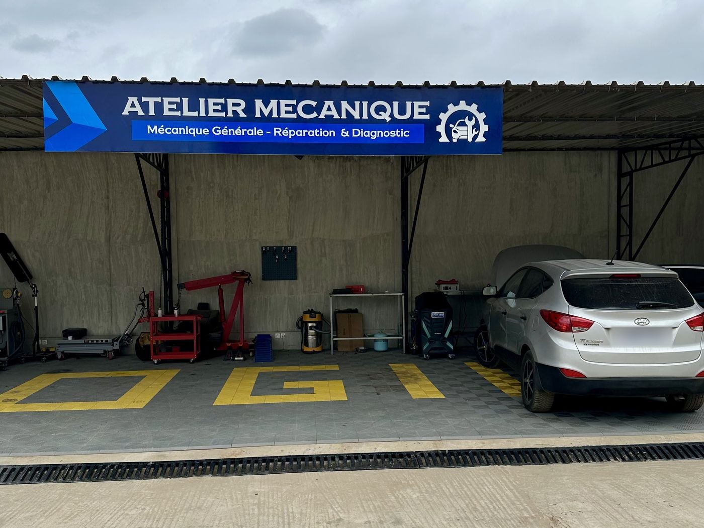 La baie couverte de l'atelier mécanique